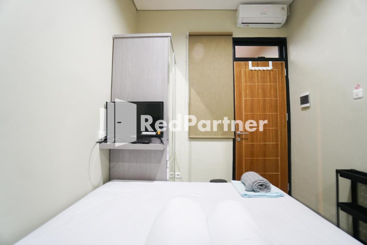 Tomang Gelong Guest House Syariah Mitra Reddoorz Jakarta Kültér fotó