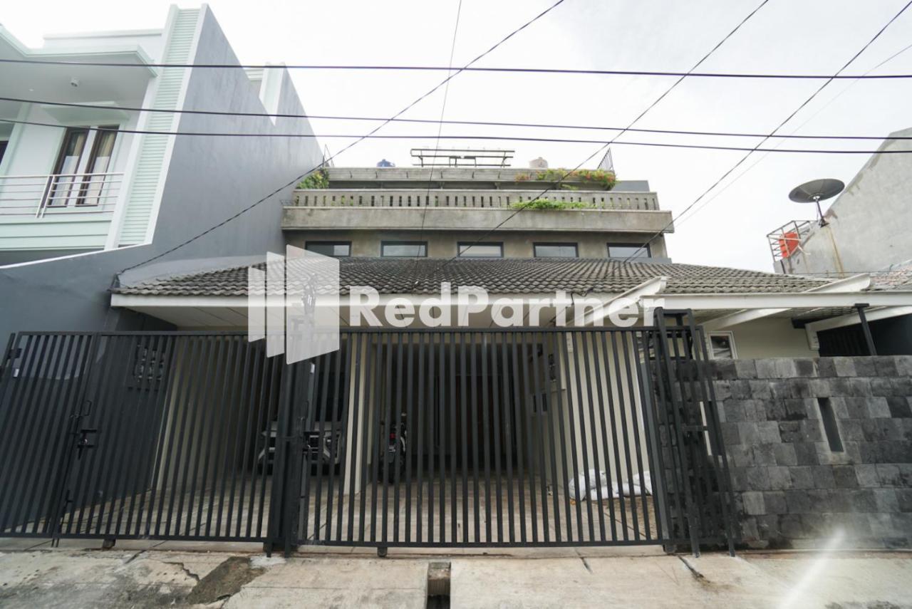 Tomang Gelong Guest House Syariah Mitra Reddoorz Jakarta Kültér fotó