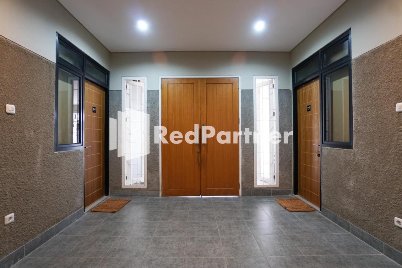 Tomang Gelong Guest House Syariah Mitra Reddoorz Jakarta Kültér fotó