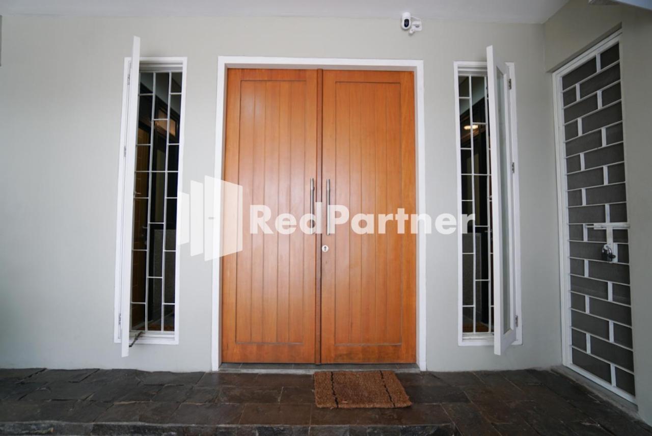 Tomang Gelong Guest House Syariah Mitra Reddoorz Jakarta Kültér fotó