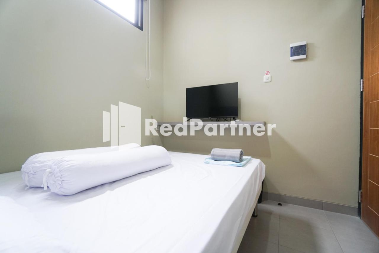 Tomang Gelong Guest House Syariah Mitra Reddoorz Jakarta Kültér fotó