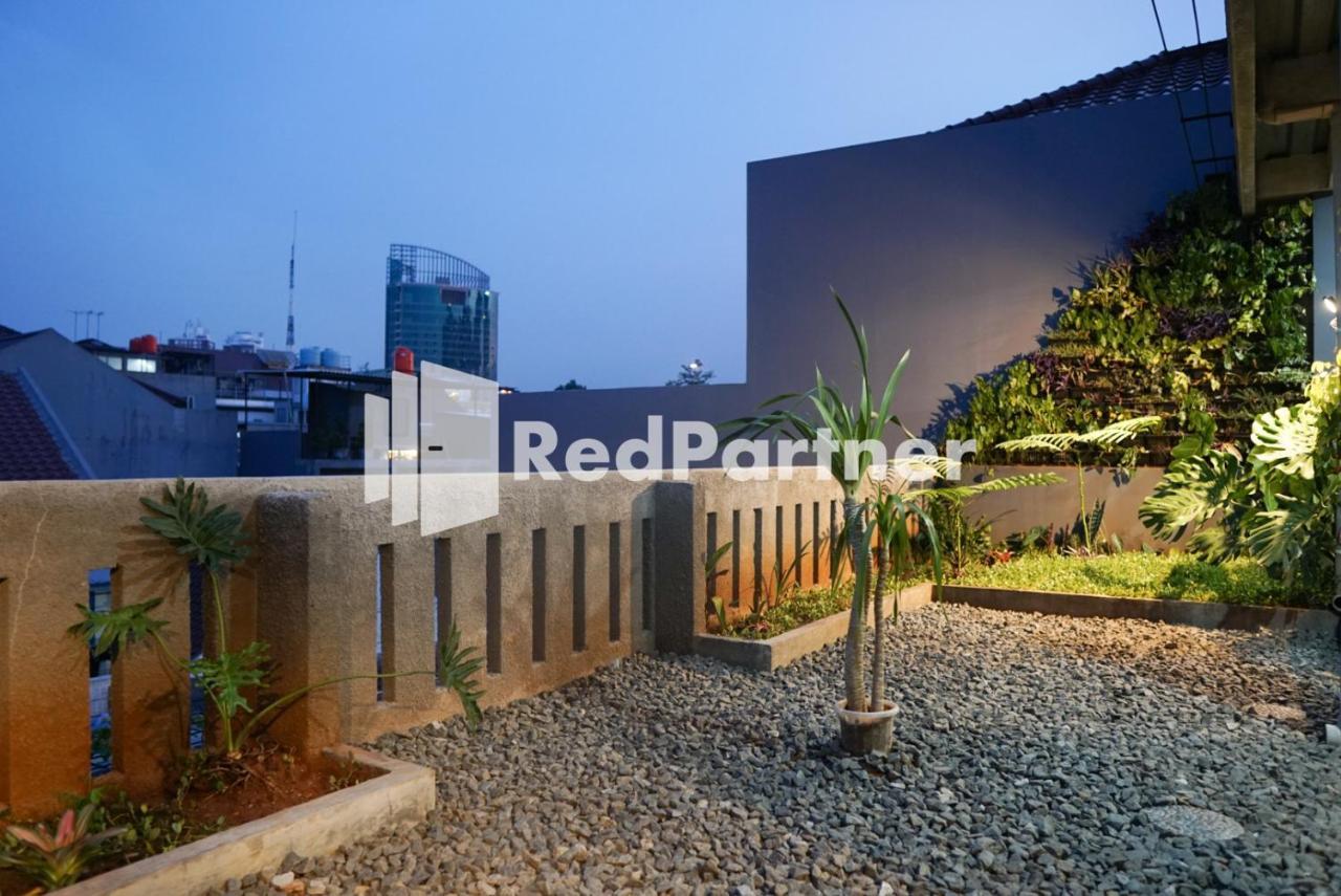 Tomang Gelong Guest House Syariah Mitra Reddoorz Jakarta Kültér fotó