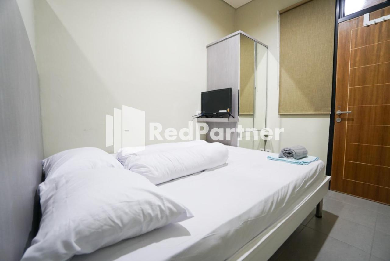 Tomang Gelong Guest House Syariah Mitra Reddoorz Jakarta Kültér fotó